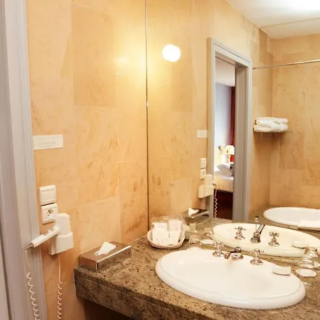 道松维拉酒店 4* 南锡