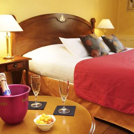 Hotel D'haussonville 4*