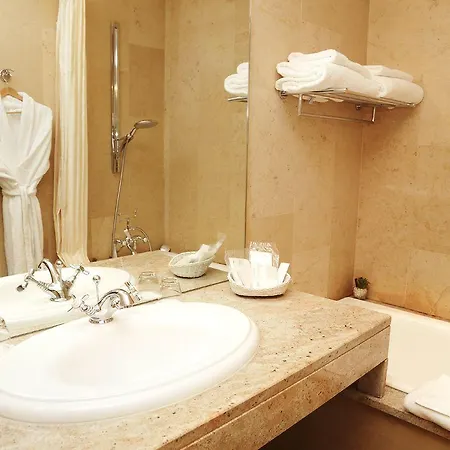 D'haussonville Hotell 4*