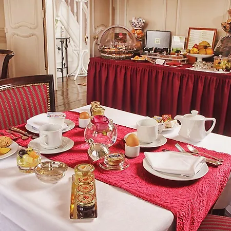 Hotell D'haussonville 4*