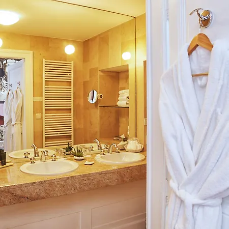 Hotell D'haussonville 4*