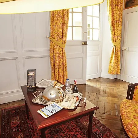 Hotel D'haussonville 4*