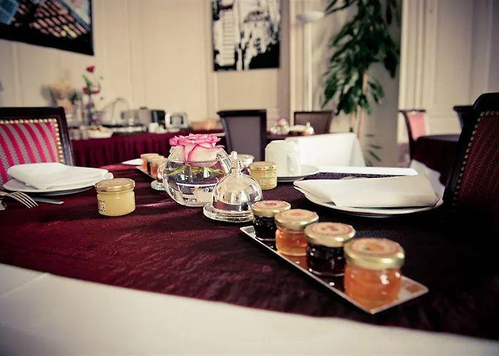 Hotel D'haussonville 4*